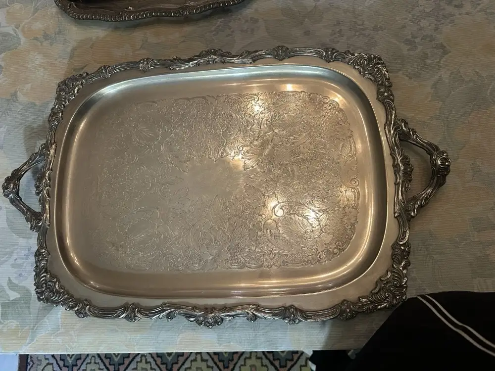 Plateau argent� anses cisel�