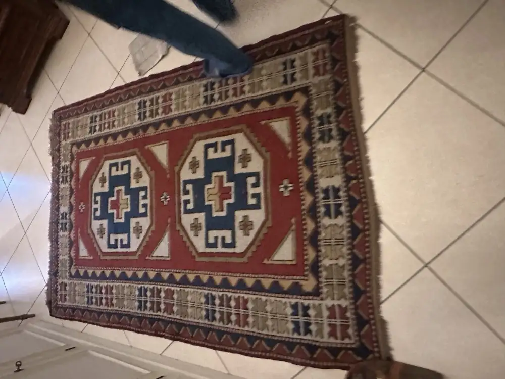 Tapis caucasien rouge